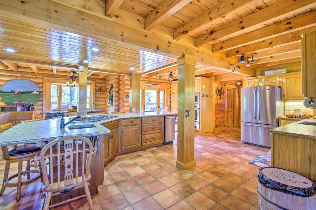 Calhoun House | Calhoun Cabin w/River View + Wraparound Deck