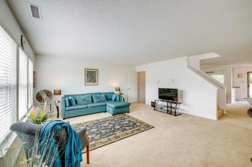 Camby House | Camby Home w/3 Living Areas & Community Pool!