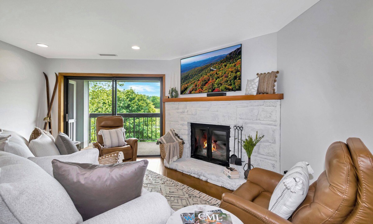 Blowing Rock Condo | Cardinal 303 | Fireplace, Restaurant, Pool, Spa