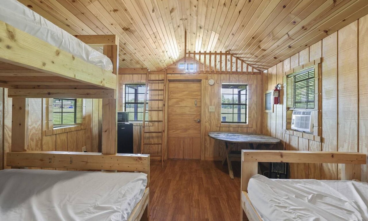 Rockbridge Cabin | Cardinal Rustic Cabin - The Cardinal Cabin rates are based on 4 guests, maximum of 6 guests.
