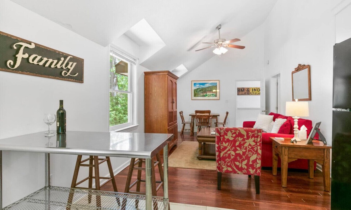 Royal Pines House | Carriage House on Historic Inn Property