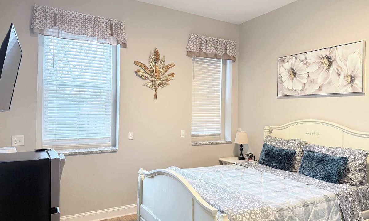 Richmond Apartment | Carytown cozy nest private room Fenced Yard