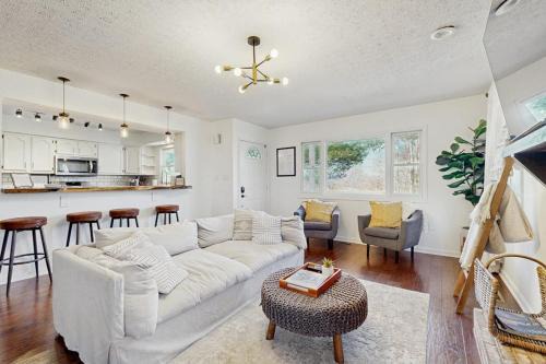 Royal Pines House | Casa Amarilla