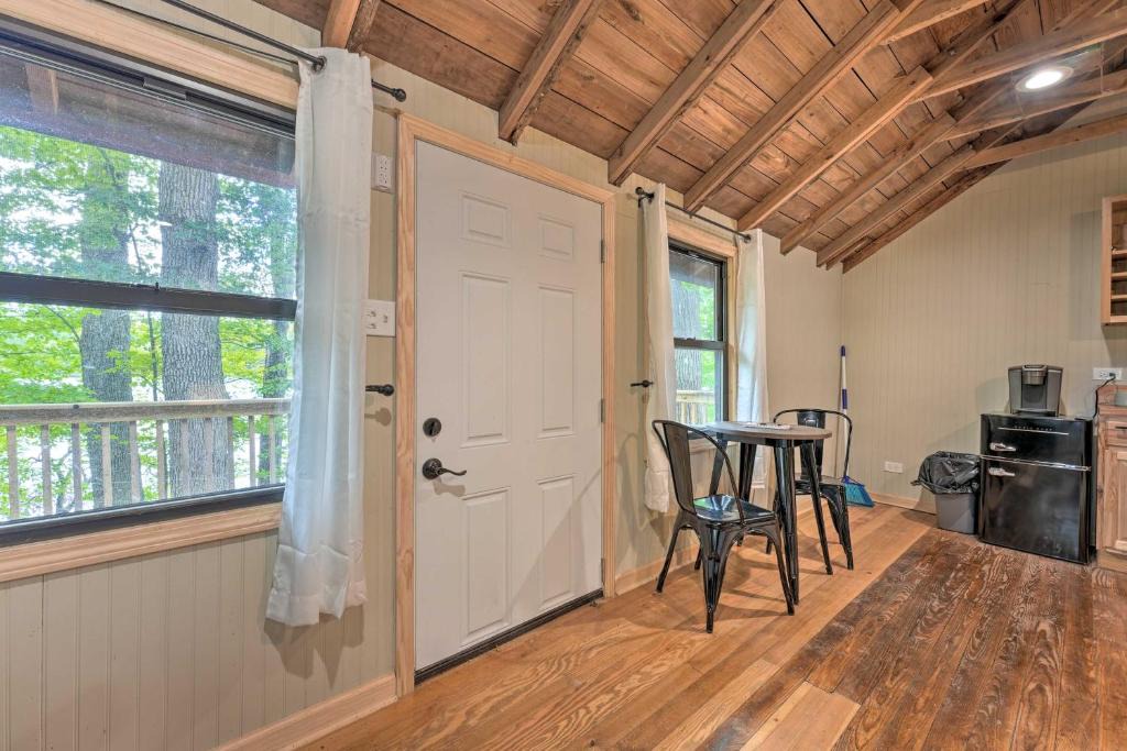 Cassopolis Apartment | Cassopolis 'The Cabin' Retreat: Lake Access!