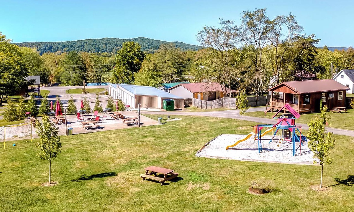 Farmers Cabin | Cave Run Lodge - Near Lake - Playground & Fire pit - Cabin #7