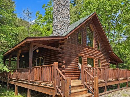 Farmville House | Cedar Ridge Cabin - Hot Tub Fire Pit and Trail Access