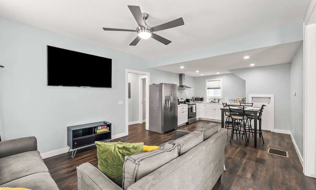 West Central Apartment | Central Fort Wayne Apartment | Triplex Residence