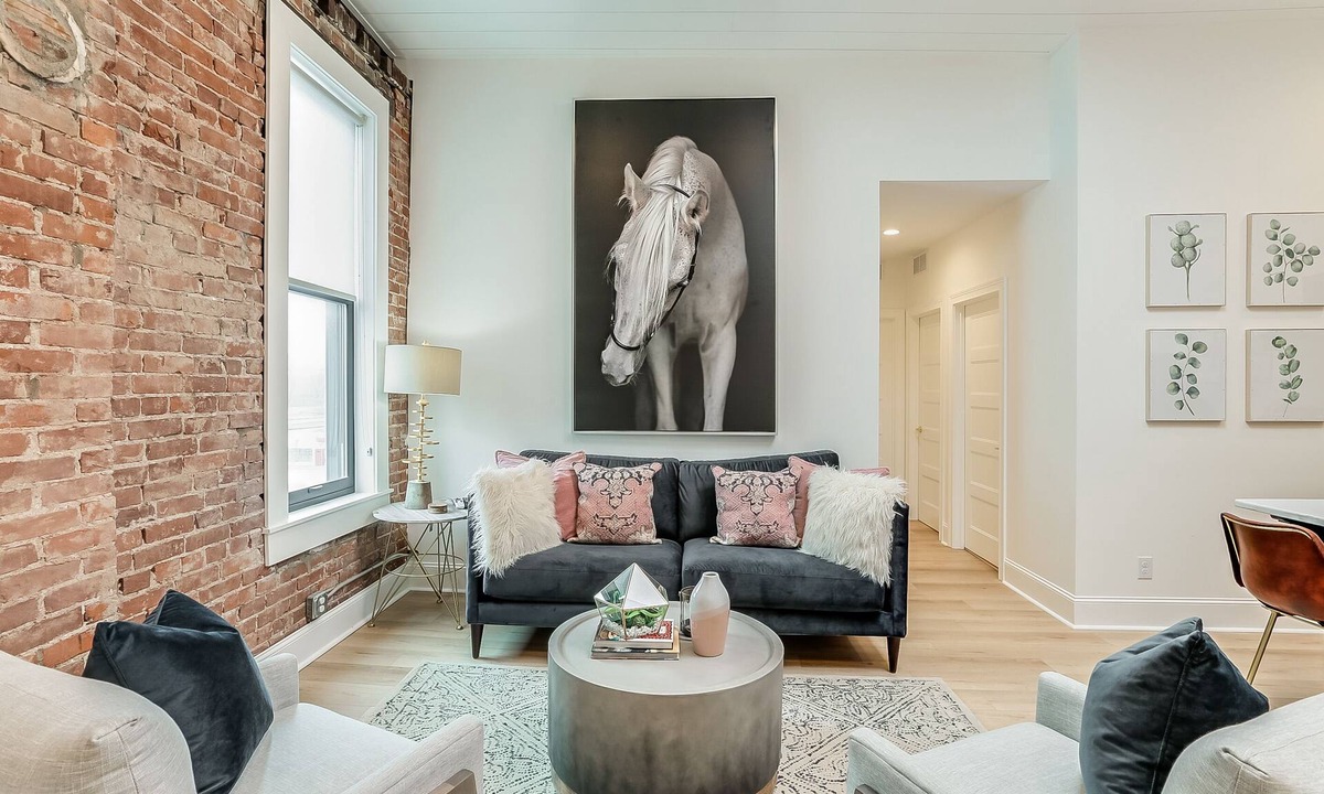 Shelbyville Apartment | Centrally Located in Downtown Shelbyville/Boutique Stay/Sleeps 14