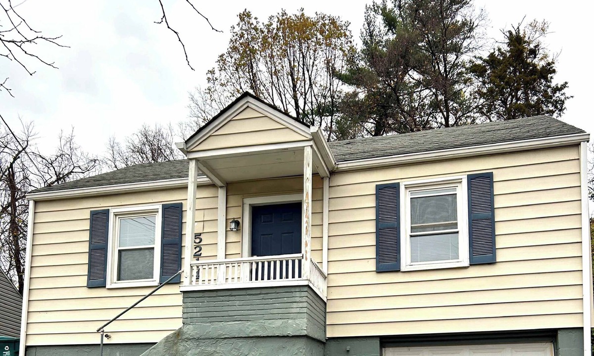 Roselawn Finance House | Charloe House: 2BR + Bonus Room, Near Cincinnati Attractions