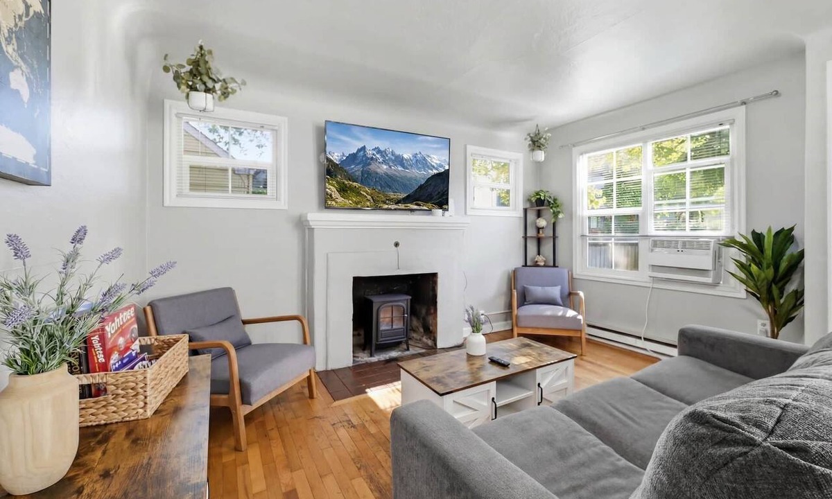 College Hill House | Charming 1930s Style Rustic Home
