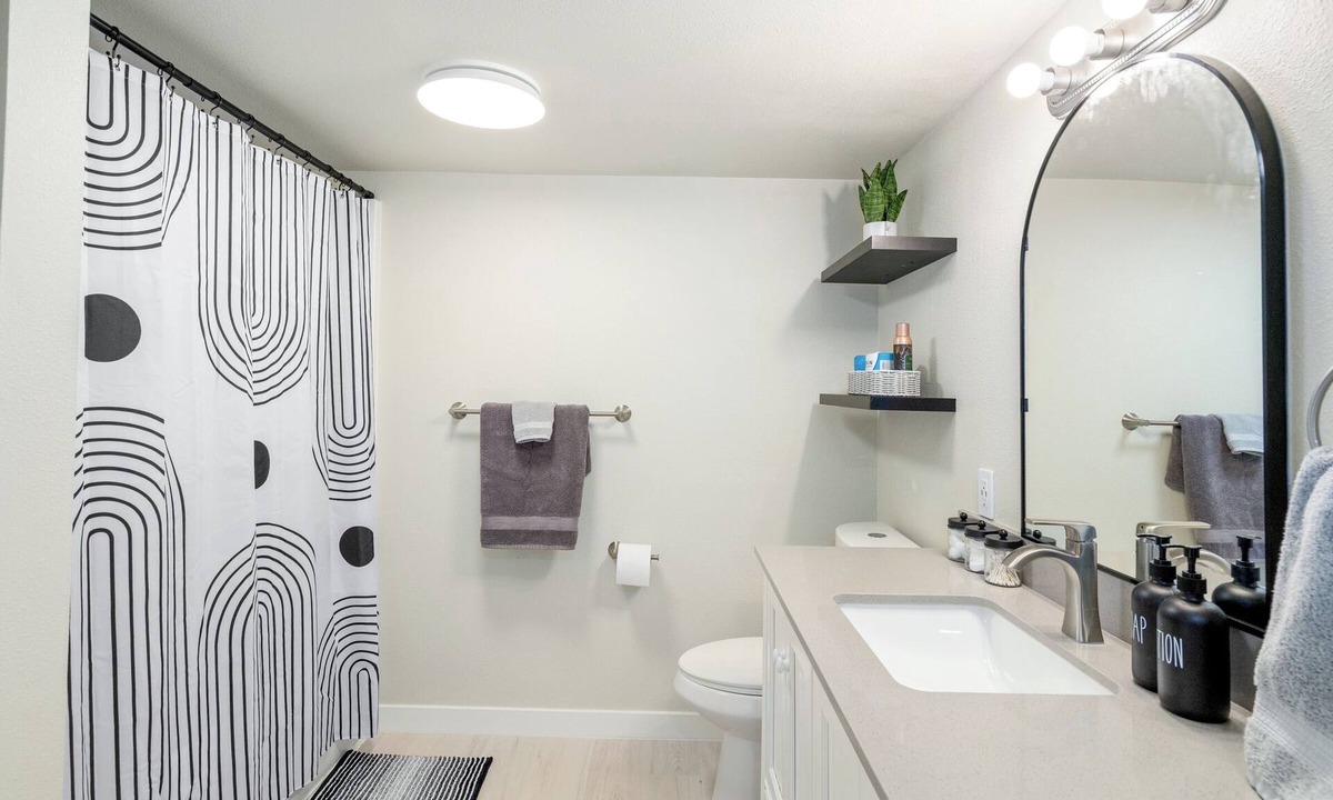 Spokane Valley Apartment | Charming 2-bedroom Basement Suite in lovely Spokane Valley