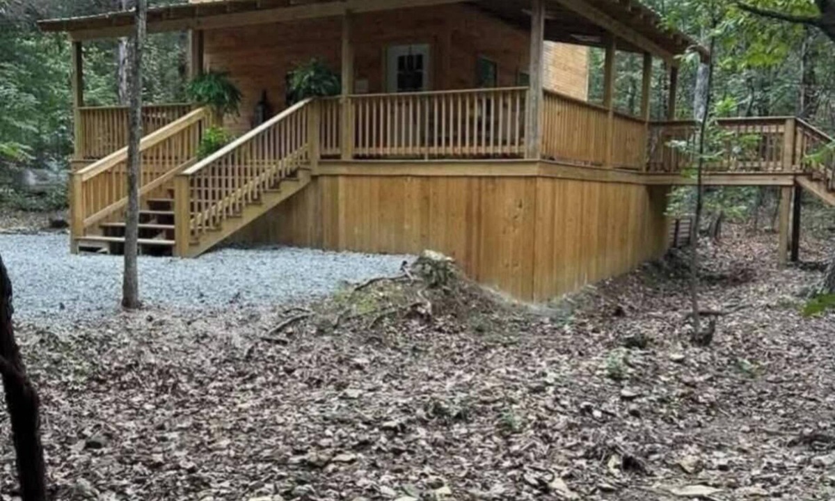 Poughkeepsie House | Charming 2-bedroom cabin with AC in cozy Poughkeepsie