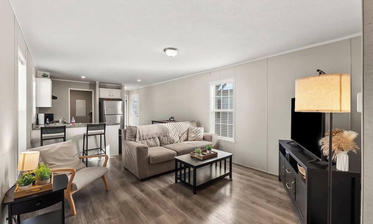 Warren House | Charming 2BR Warren House