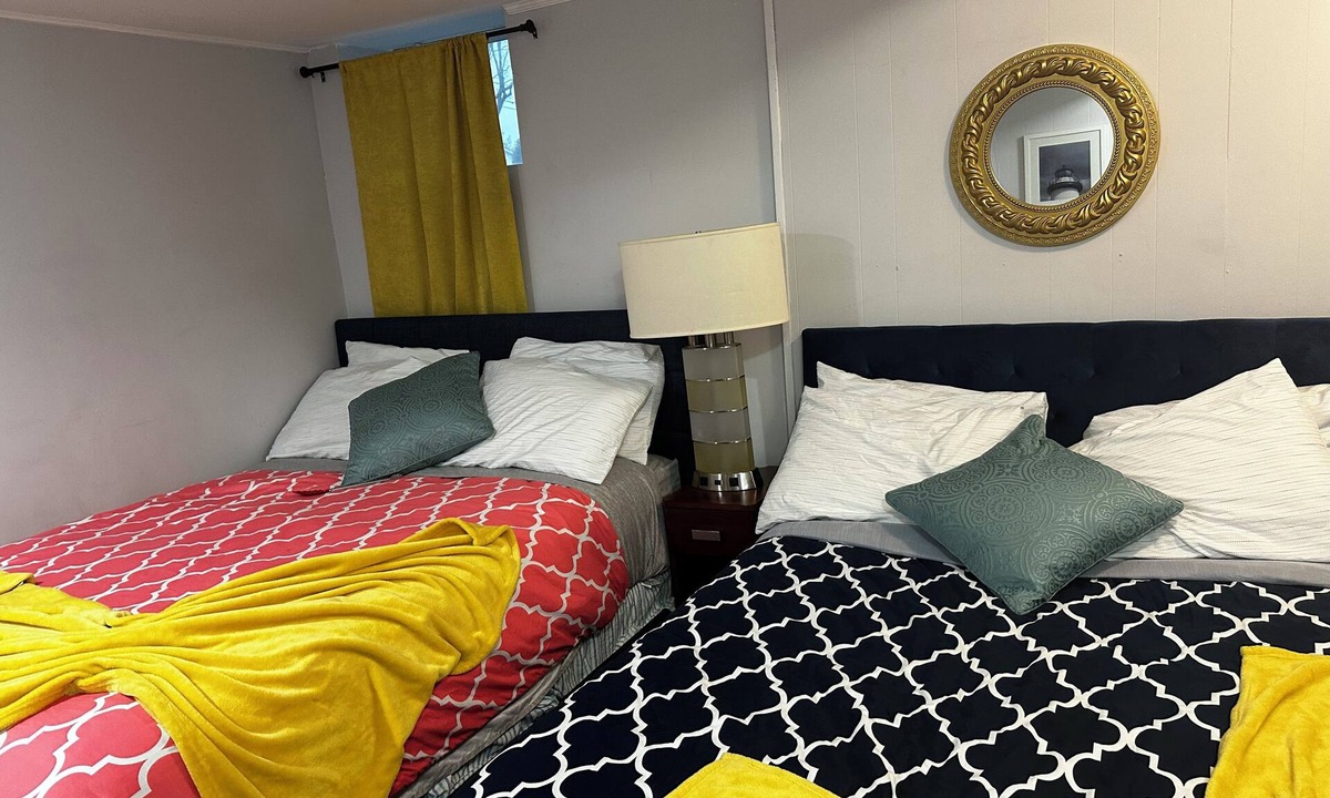 Wheaton-Glenmont House | Charming 3-bedroom 3 bath Basement Apt/AC and WiFi in pleasant Silver Spring