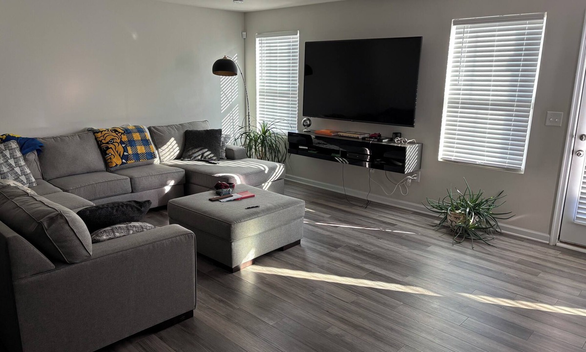 Charlotte House | Charming 3-Bedroom Oasis in the Heart of Charlotte