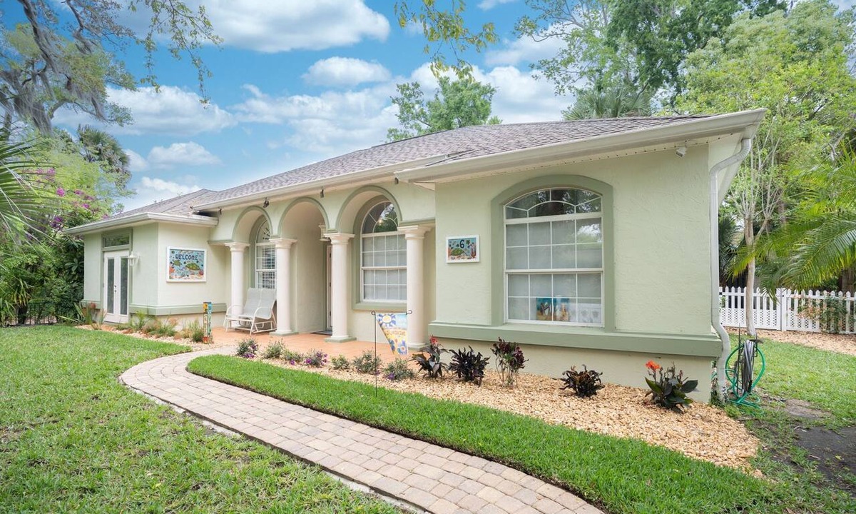 St. Augustine Cottage | Charming 3BR/2BA Artisan Cottage Walk to Historic St. Augustine + Fire Pit