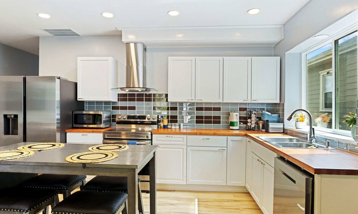 New Albany House | Charming 3BR Getaway | Minutes to Louisville