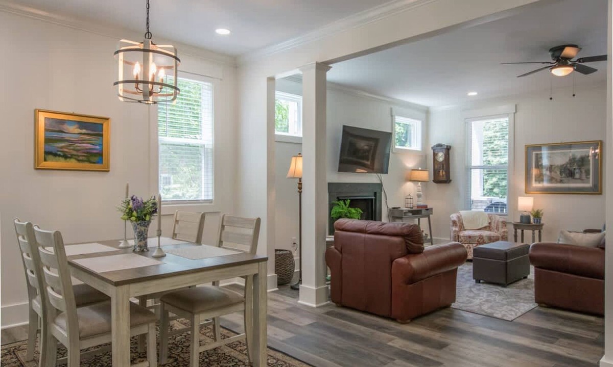 Flat Rock House | Charming 3BR w Balconies Walk to Flat Rock Playhouse