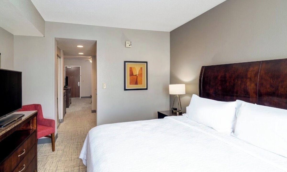 National Hills Hotel | Charming Audacious Augusta Room