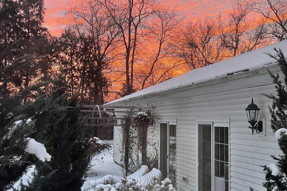 Elkhorn Cabin | Charming Bed and Breakfast Accommodation near Lake Geneva, Wisconsin
