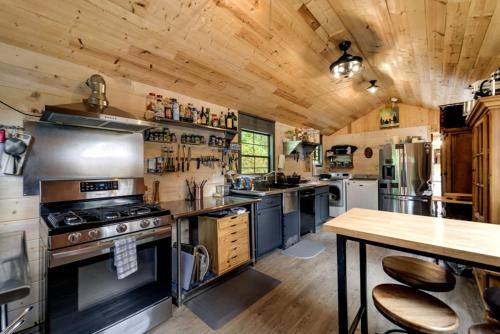 Sylva House | Charming Cabin Retreat On Tuckasegee River Near Sylva North Carolina