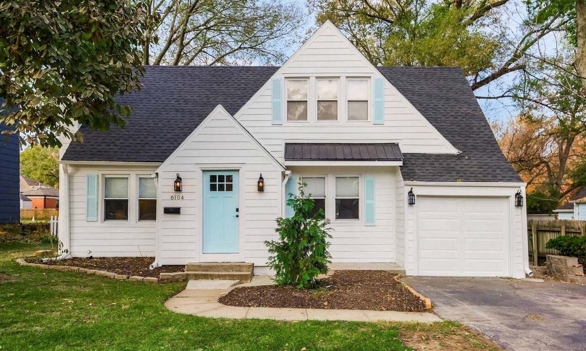 Fairway House | Charming Cape Cod w/fenced yard, dog-friendly