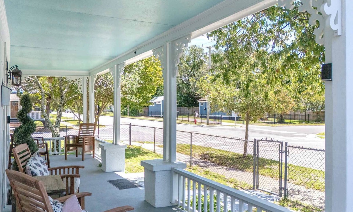 Morehead City House | Charming Coastal Cottage | Walk to Waterfront