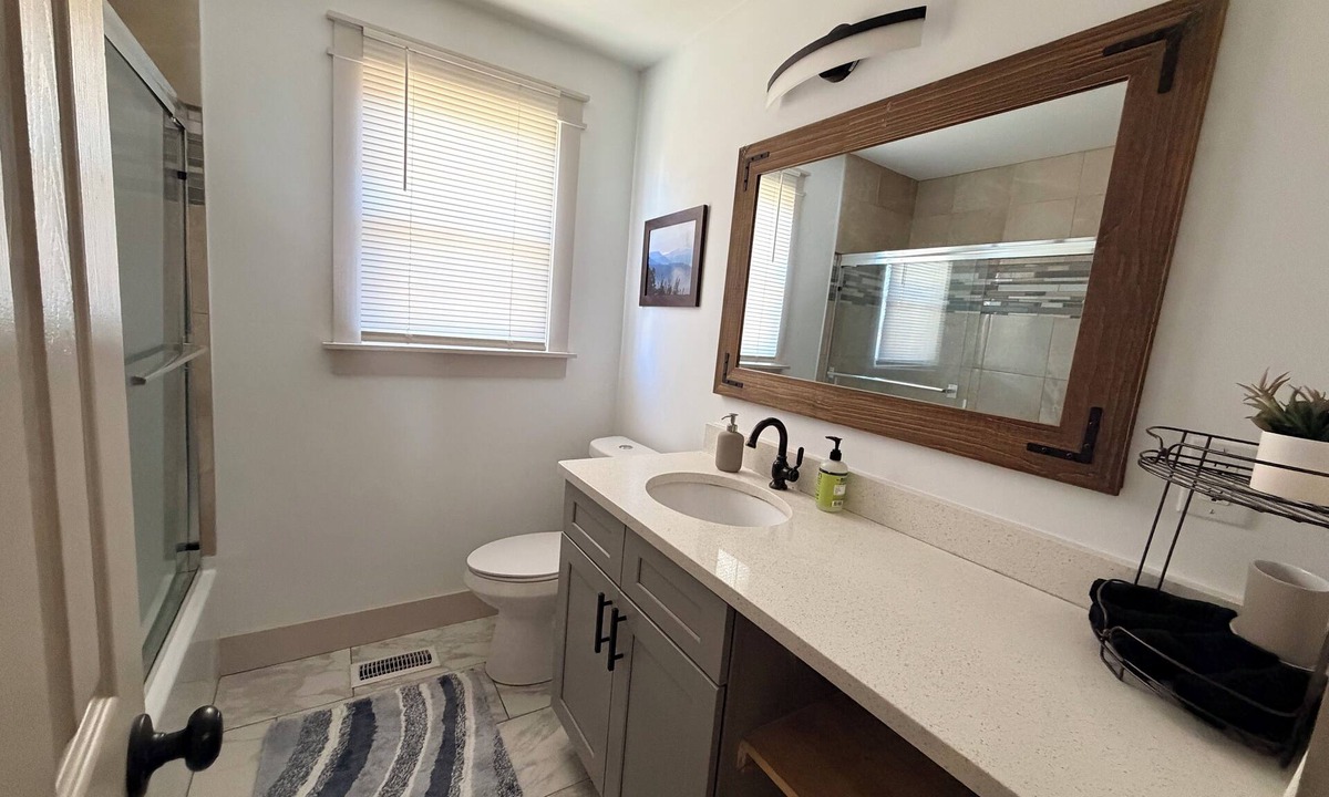 Greer House | Charming Cottage 2 BR/1ba home 2 minutes from DT Greer. 20 min to Greenville.