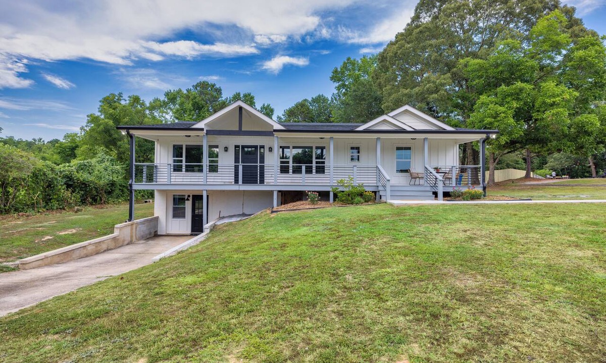 Dacula House | Charming Countryside House