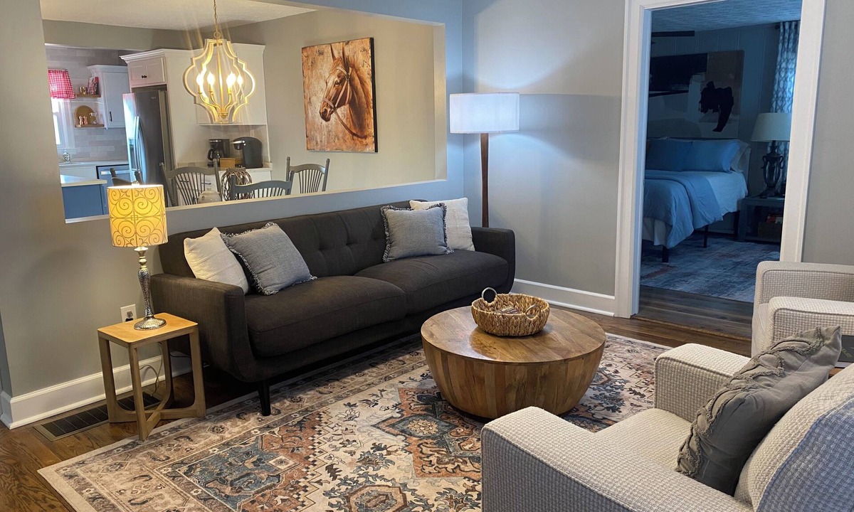 Georgetown House | Charming farmhouse 4 miles to Kentucky Horse Park.