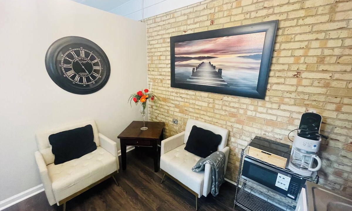 Gastonia Apartment | Charming Golf Course Studio - Walk to Restaurants - 20 Min to CLT Airport