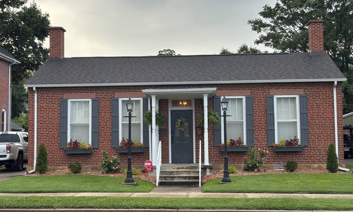 Cape Girardeau House | Charming, historic Fuerth House in Downtown Cape Girardeau, 2 bedrooms, 1 bath.