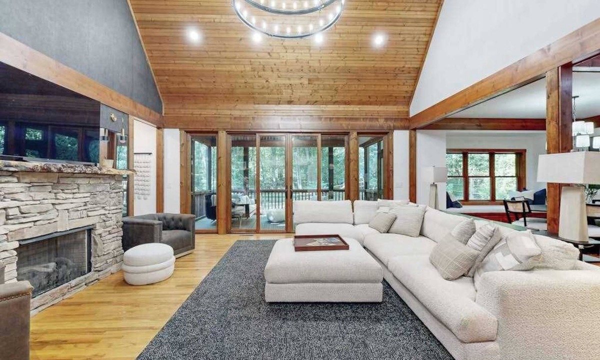 Brevard House | Charming house in Brevard with heated outdoor pool, tennis court, and a gym