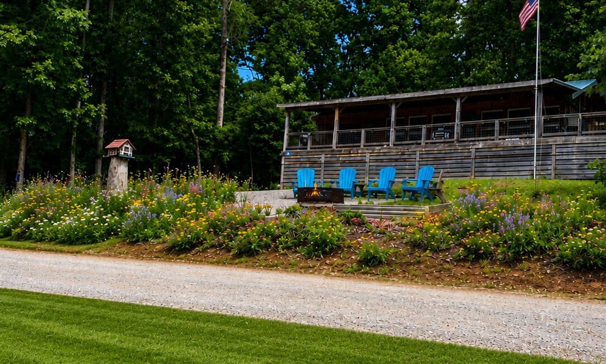 Nancy Cabin | 🤩 Charming Lake Side Retreat perched above scenic Faubush Creek.