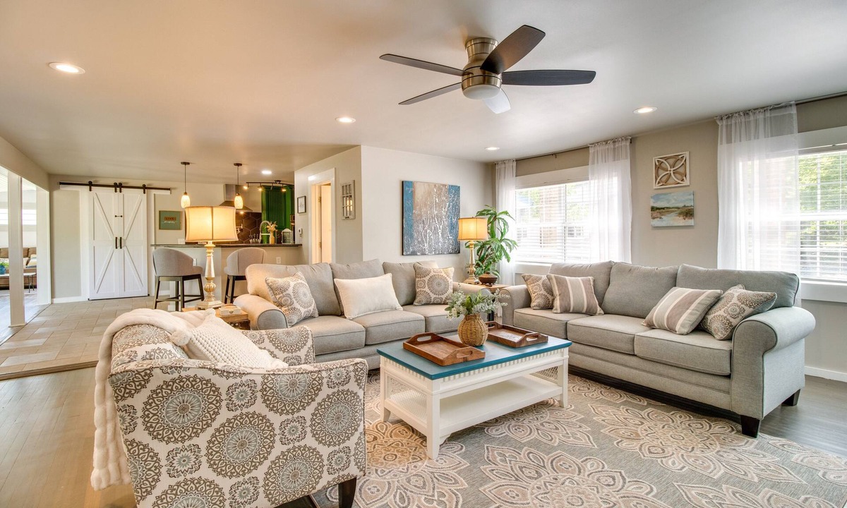Mountain Home House | Charming Mountain Home Retreat: Walk to Marina!