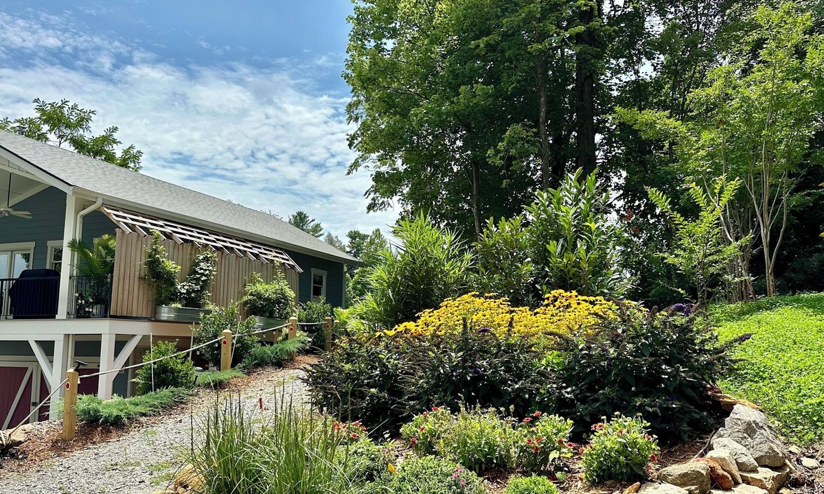 Saluda Cottage | Charming New Cottage 1 block to Historic Downtown Saluda Walk to Shops & Dining