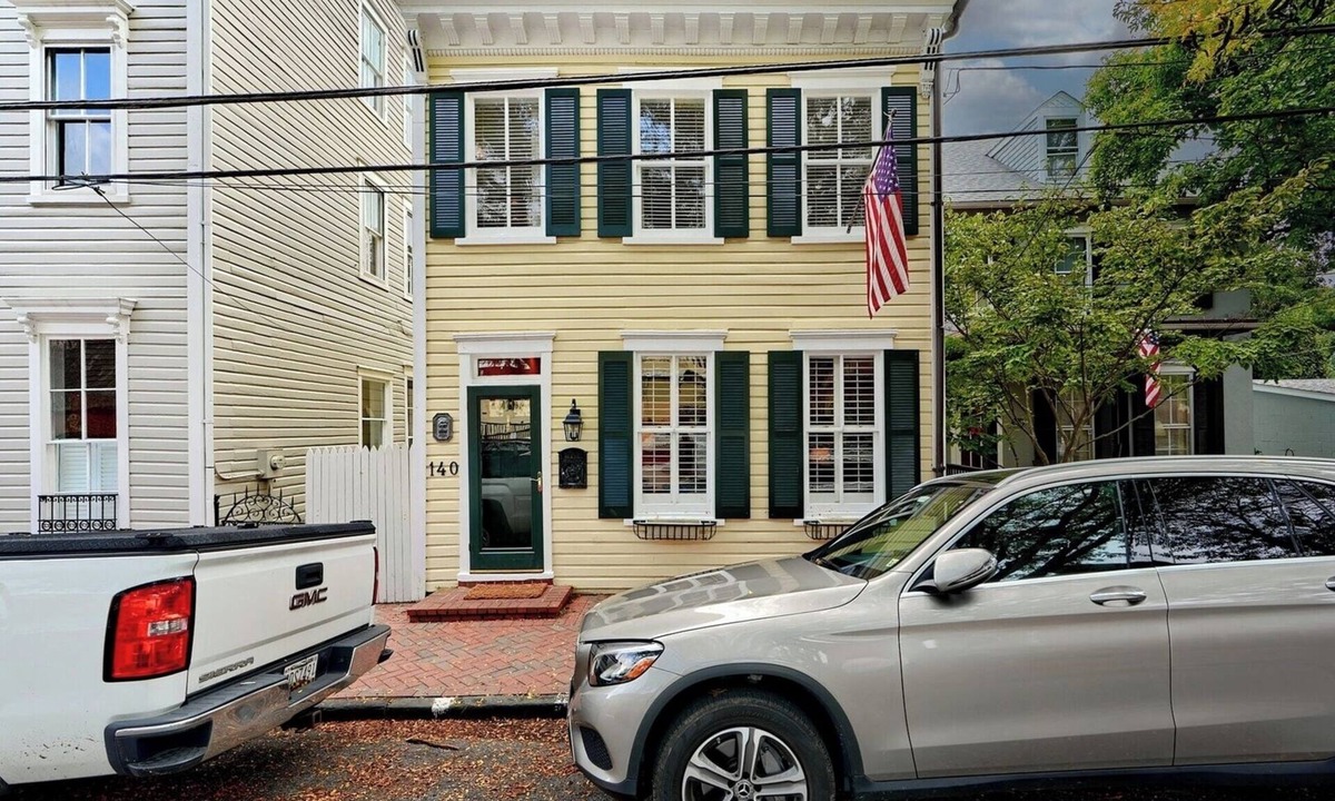 Historic District House | Charming on Charles Street