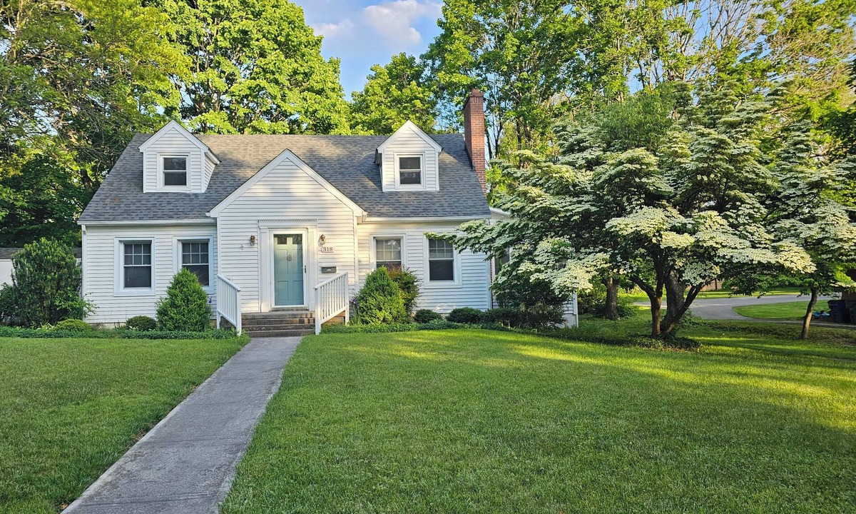 Blacksburg House | Charming, pet friendly 4-bedroom house, close to VT and downtown Blacksburg.