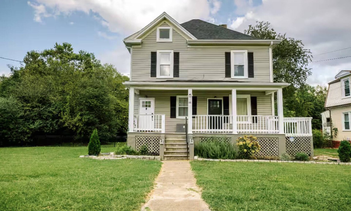Roanoke House | Charming Roanoke House