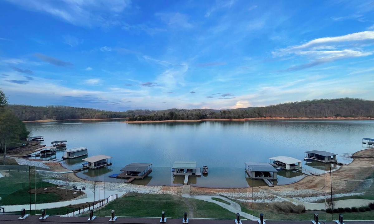 La Follette House | Charming spacious 6-bedroom lakefront house on beautiful Norris Lake!