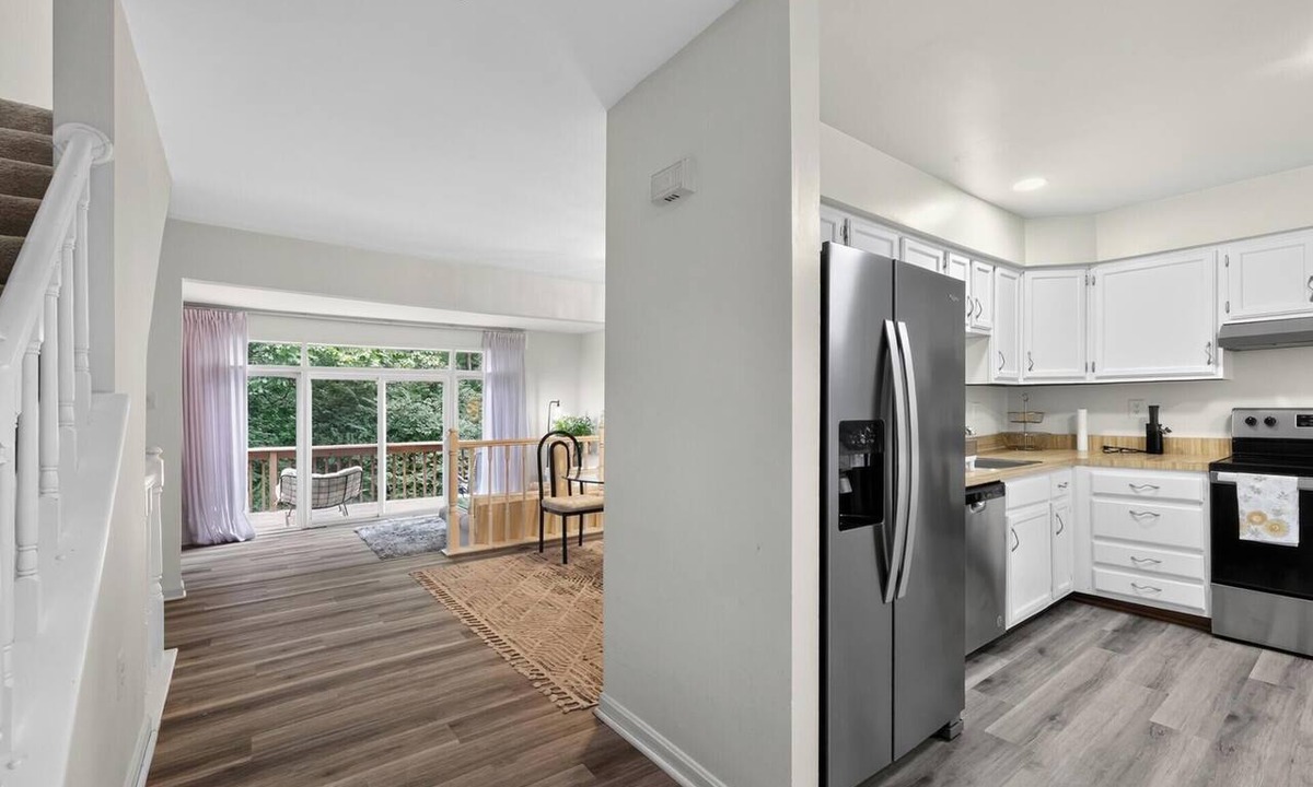 Wheaton House | Charming Townhome Near Metro & Parks