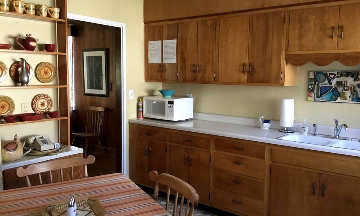 Tazewell Cottage | Charming Two-Bedroom Cottage Rental in a Quiet Countryside Setting near the Appalachian Trail, Burke´s Garden, Virginia