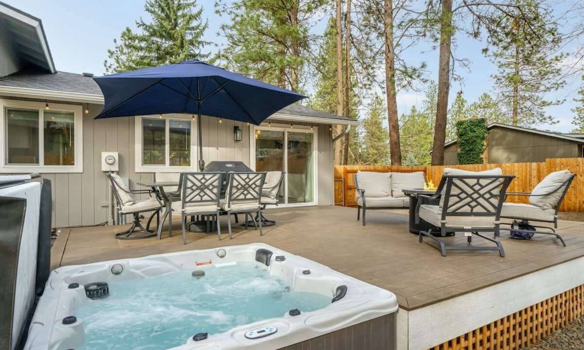 Spokane Valley House | Charming Valley Home I Hot Tub Getaway!