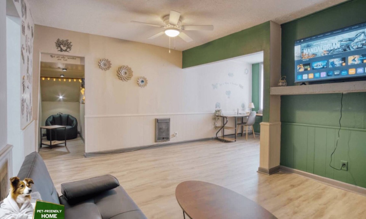 Windsor Park Apartment | Charming Windsor Park Stay 1BR 1BA w Workspace