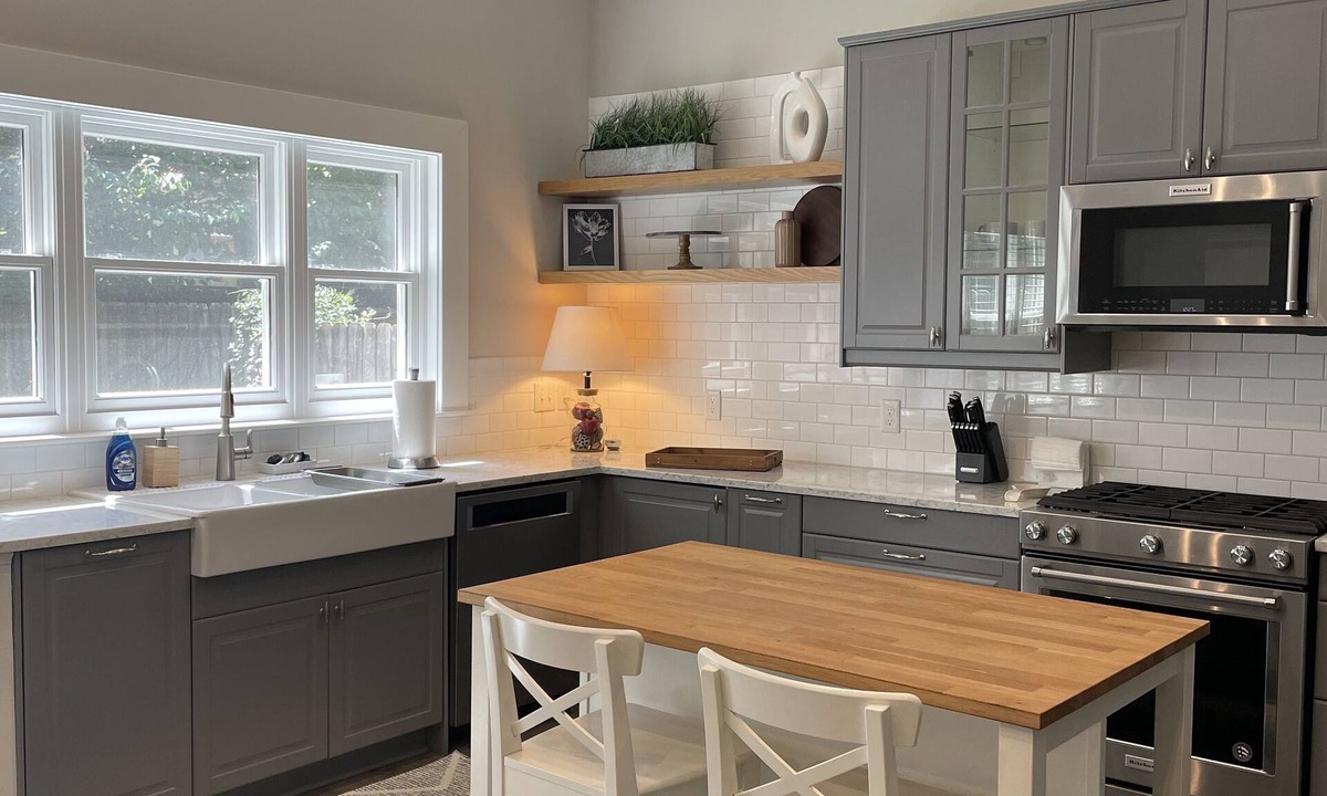 Oldham Avenue House | Chic Chevy Chase Bungalow, Heart of UK, Easy Trip to Downtown!