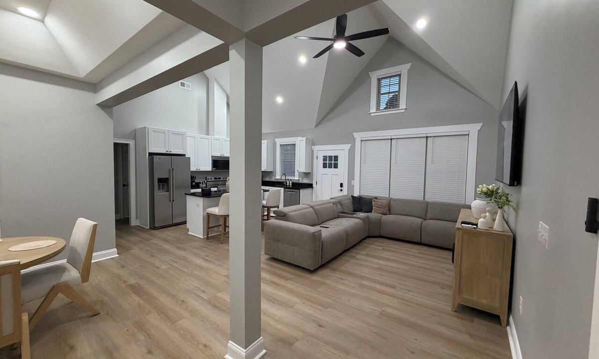 High Point House | Chic & Cozy Highpoint Home - Minutes to HPU & Market - Pet Friendly