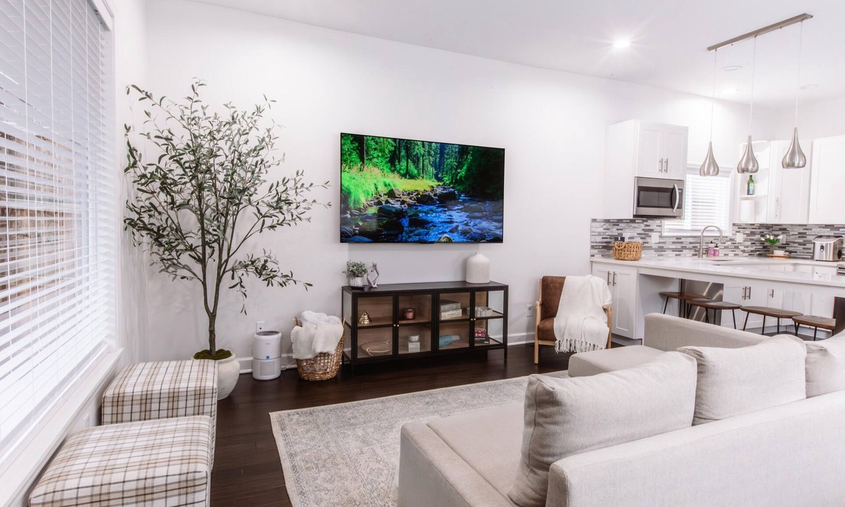 Lexington House | Chic & Cozy Home Near UK Campus! Perfect for Family Visits.