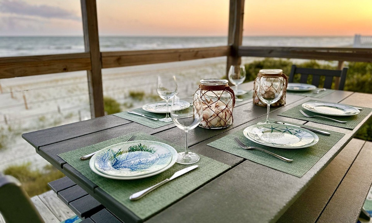 Oak Island House | Chic oceanfront house for cozy beach getaway