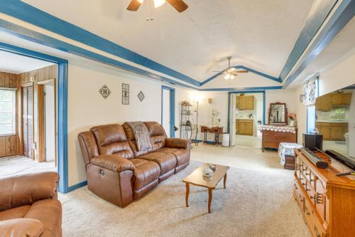 Stanton House | Clanton Cottage w/Charcoal Grill & Porch!