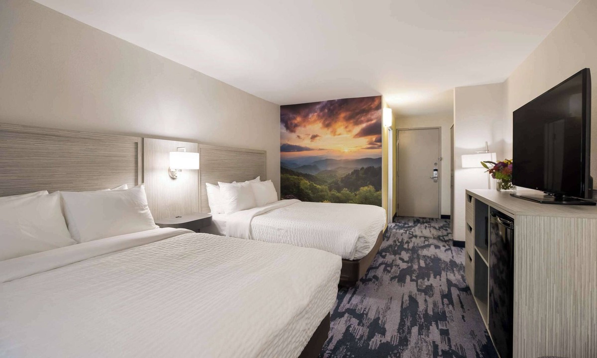 Sylva Hotel | Clarion Pointe Sylva near Cherokee Area